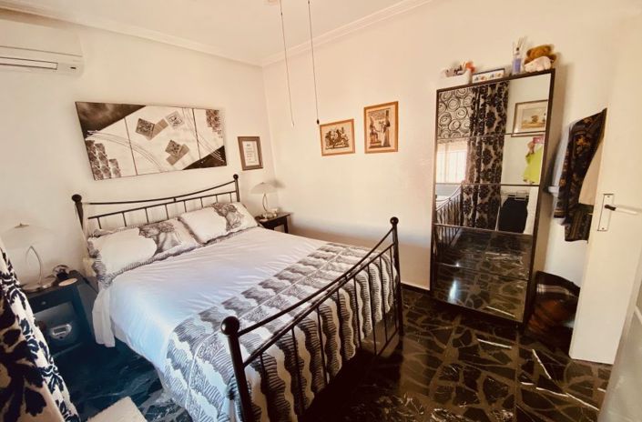 Image No.26-2 Bed Property for sale