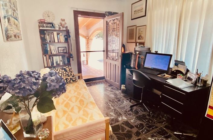 Image No.30-2 Bed Property for sale