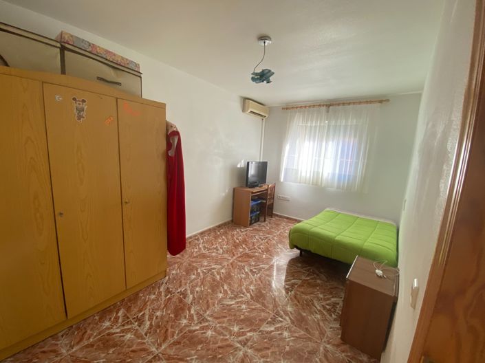 Image No.13-4 Bed Townhouse for sale