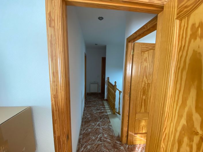 Image No.18-4 Bed Townhouse for sale