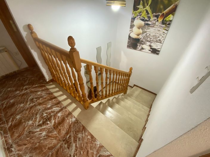 Image No.19-4 Bed Townhouse for sale