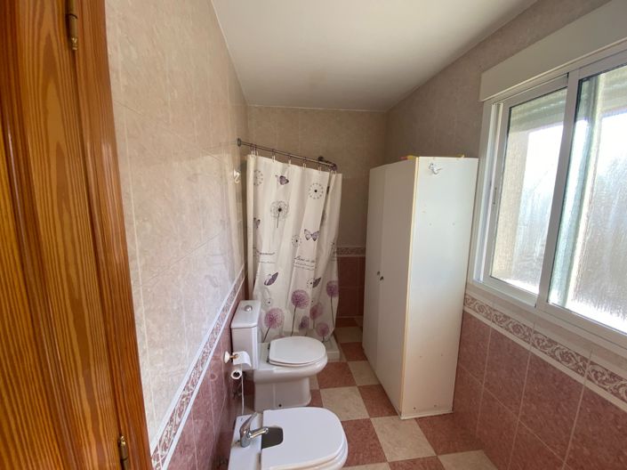 Image No.20-4 Bed Townhouse for sale