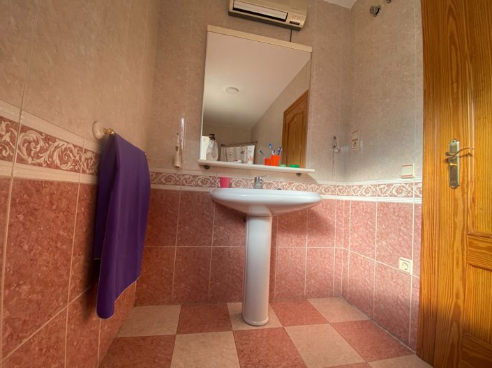 Image No.21-4 Bed Townhouse for sale