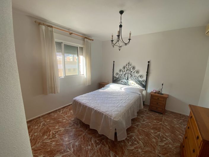 Image No.4-4 Bed Townhouse for sale