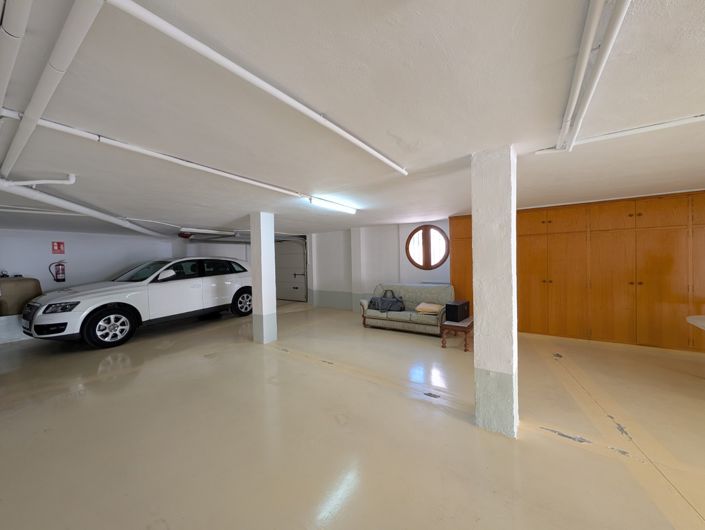 Image No.12-5 Bed Townhouse for sale