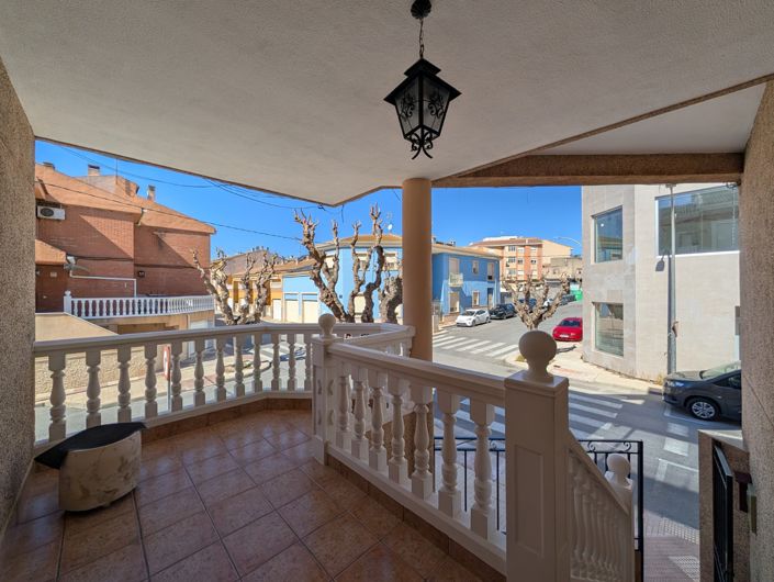 Image No.17-5 Bed Townhouse for sale