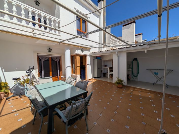 Image No.2-5 Bed Townhouse for sale