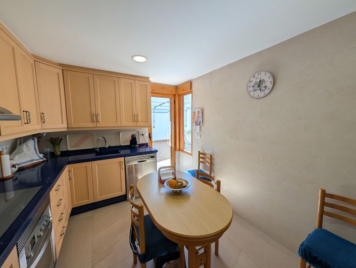 Image No.23-5 Bed Townhouse for sale