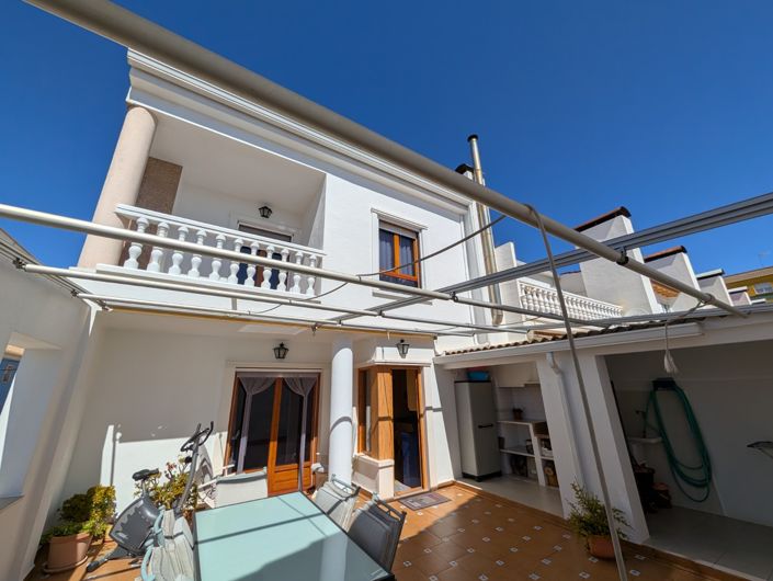 Image No.28-5 Bed Townhouse for sale