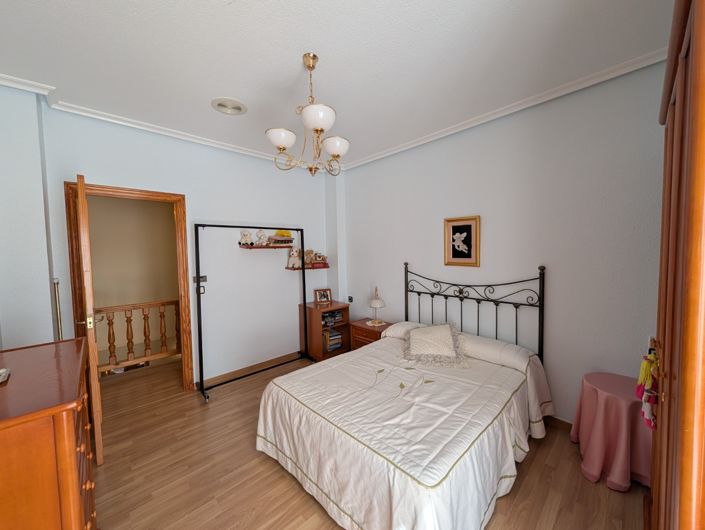 Image No.38-5 Bed Townhouse for sale