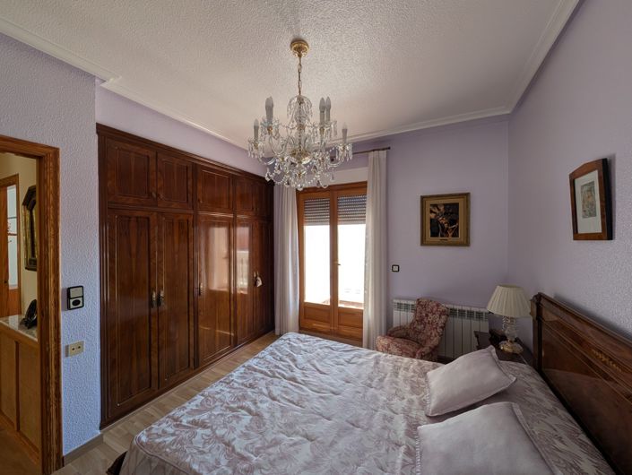 Image No.41-5 Bed Townhouse for sale