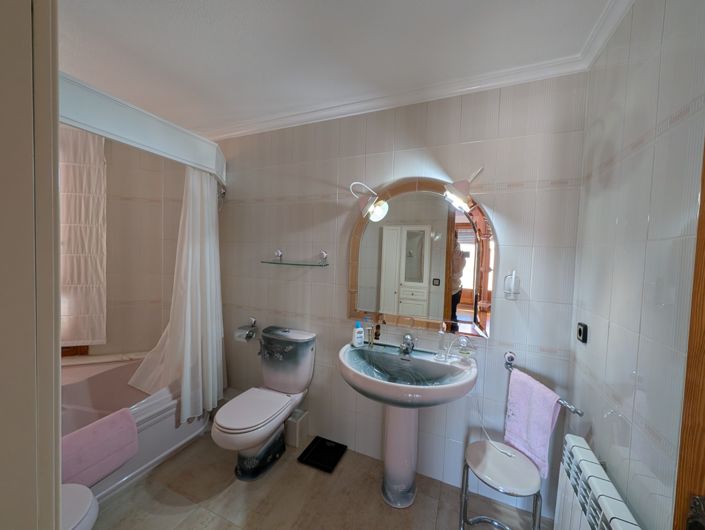 Image No.43-5 Bed Townhouse for sale