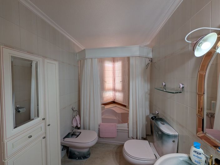 Image No.44-5 Bed Townhouse for sale