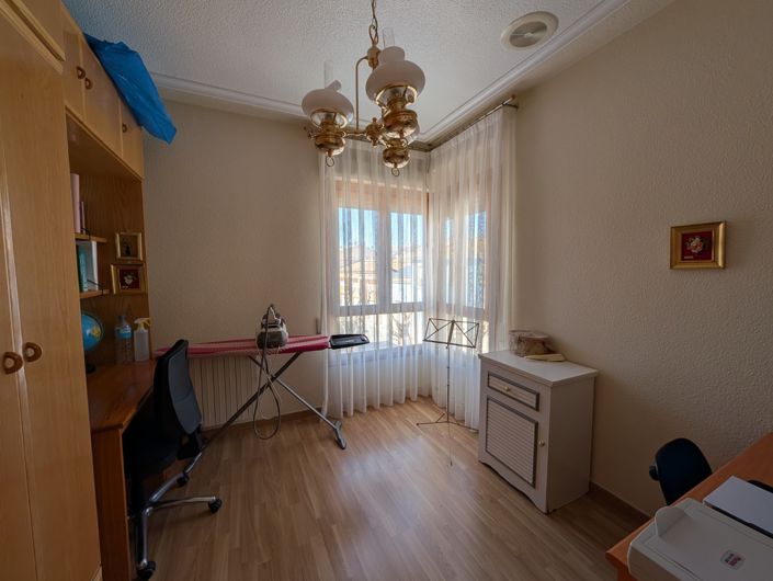 Image No.48-5 Bed Townhouse for sale