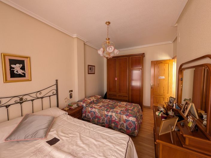 Image No.50-5 Bed Townhouse for sale