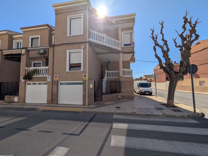 Image No.7-5 Bed Townhouse for sale