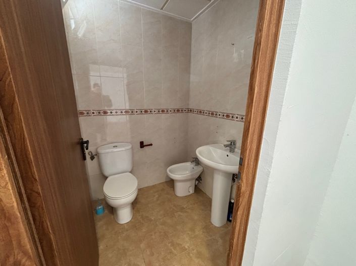 Image No.15-1 Bed Property for sale