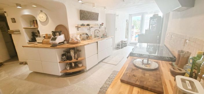 Image No.8-2 Bed House for sale