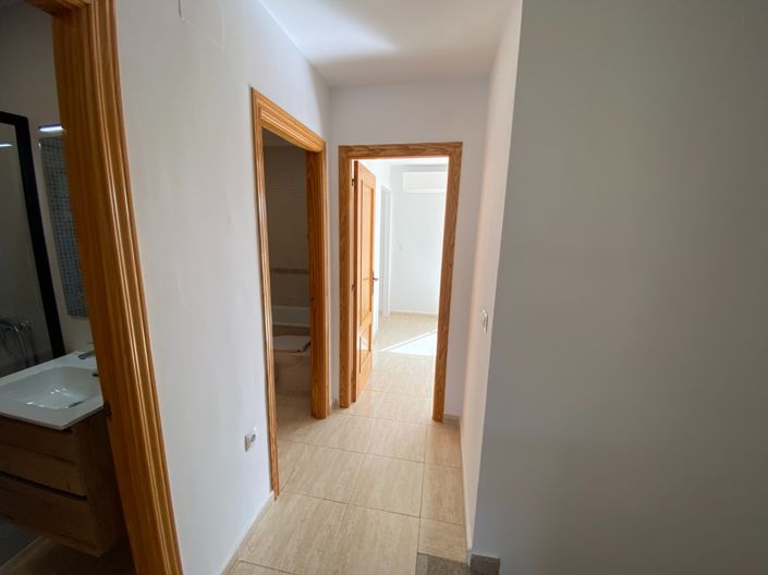 Image No.34-4 Bed Townhouse for sale