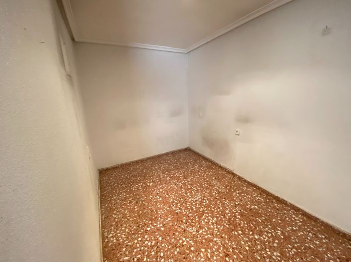 Image No.12-Appartement de 4 chambres à vendre à Sax