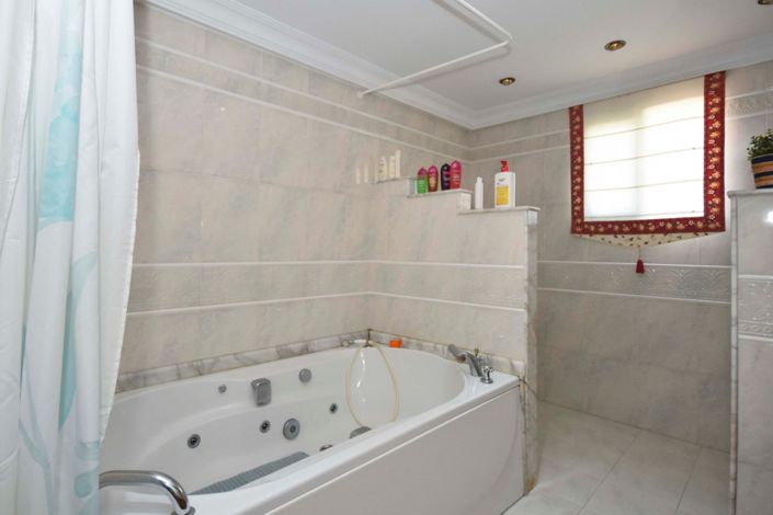 Image No.6-7 Bed Villa for sale