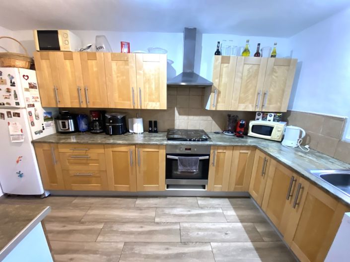 Image No.3-4 Bed Property for sale
