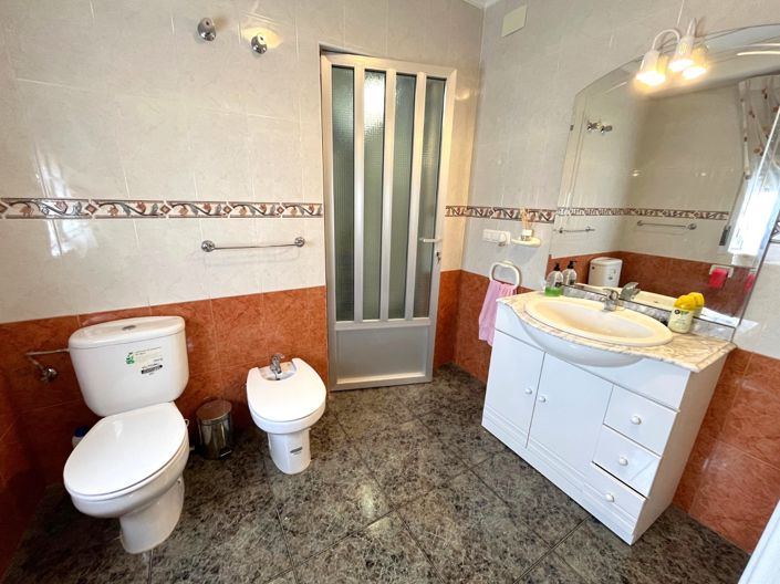Image No.3-2 Bed Townhouse for sale