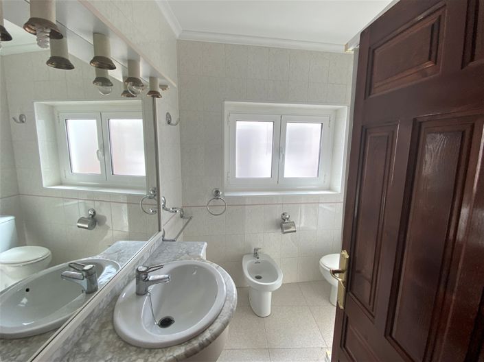 Image No.19-4 Bed Townhouse for sale