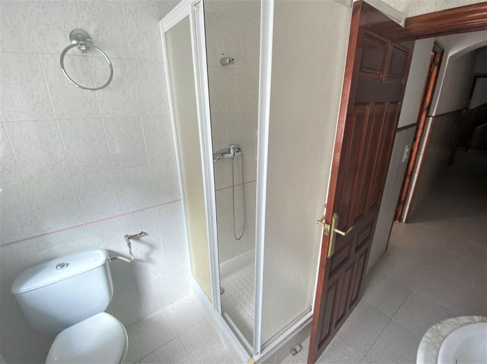 Image No.20-4 Bed Townhouse for sale