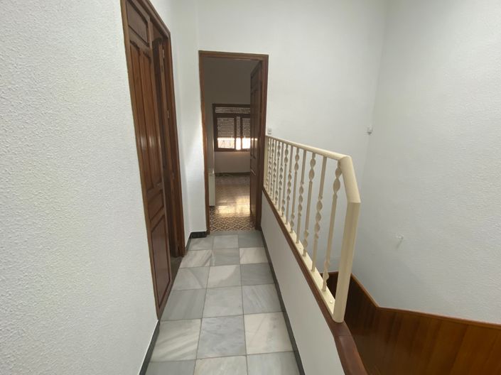 Image No.24-4 Bed Townhouse for sale