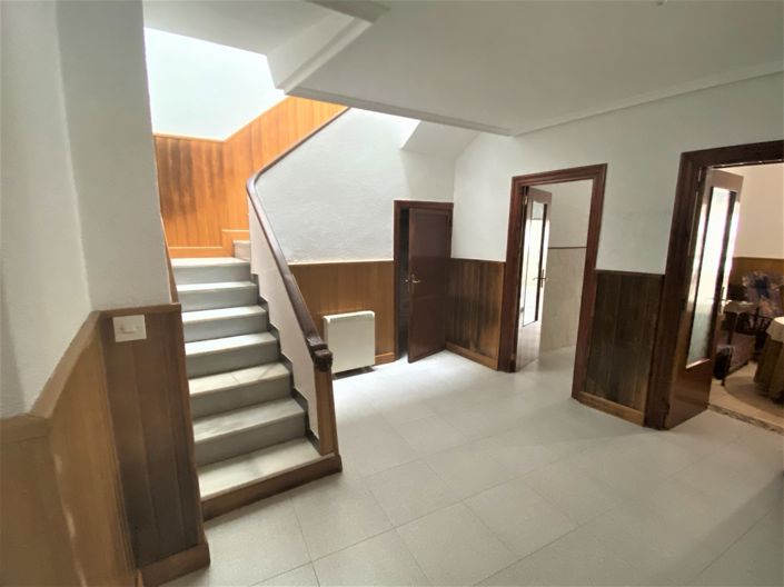 Image No.3-4 Bed Townhouse for sale