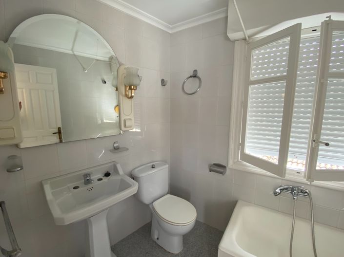 Image No.4-4 Bed Townhouse for sale