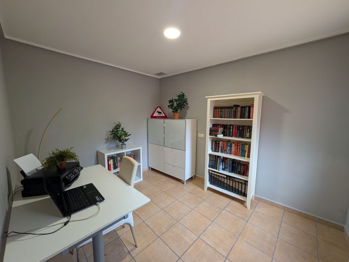 Image No.12-4 Bed Property for sale