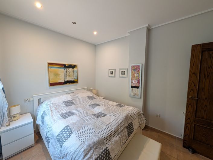 Image No.19-4 Bed Property for sale