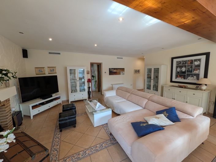 Image No.7-4 Bed Property for sale