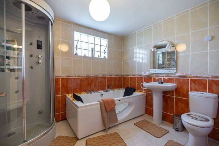 Image No.17-5 Bed Villa for sale