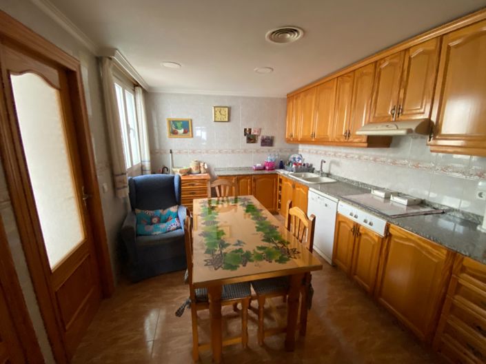 Image No.22-4 Bed Townhouse for sale