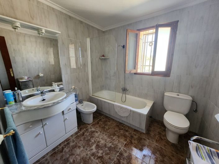 Image No.30-7 Bed Country House for sale