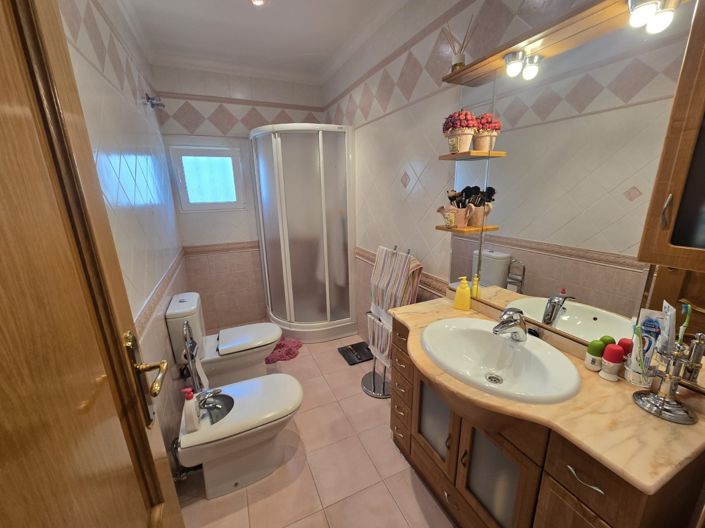 Image No.15-4 Bed Country House for sale