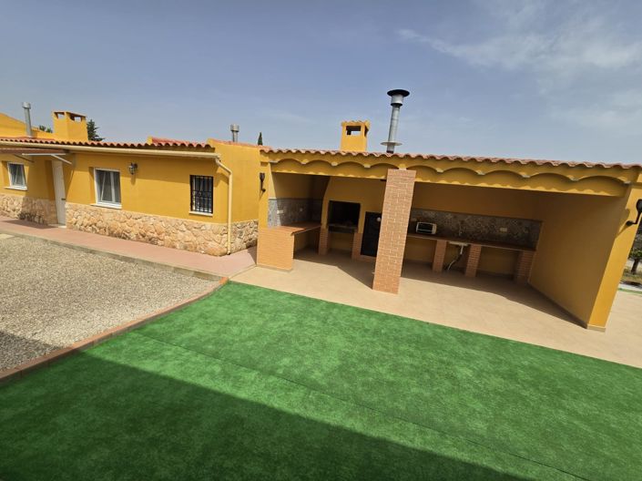 Image No.17-4 Bed Country House for sale