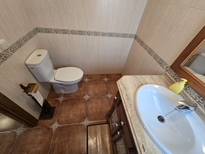 Image No.25-4 Bed Country House for sale