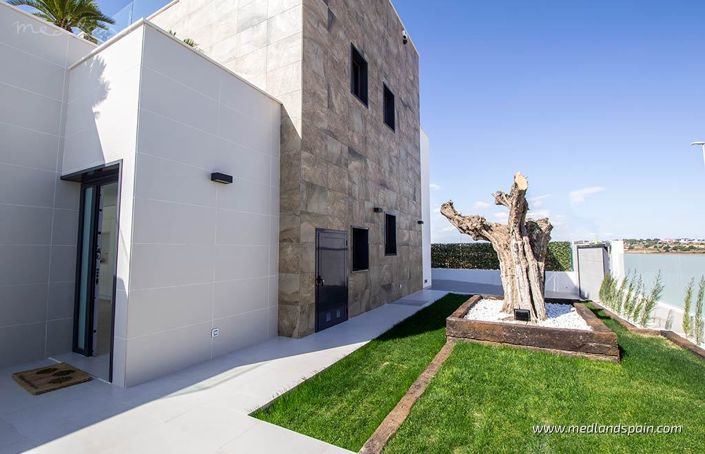 Image No.6-4 Bed Villa for sale