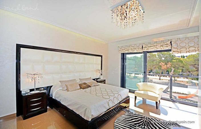 Image No.7-Villa de 4 chambres à vendre à Orihuela Costa