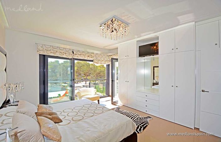 Image No.9-Villa de 4 chambres à vendre à Orihuela Costa