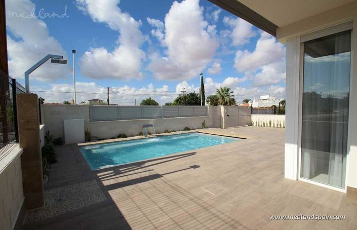 Image No.2-4 Bed Villa for sale