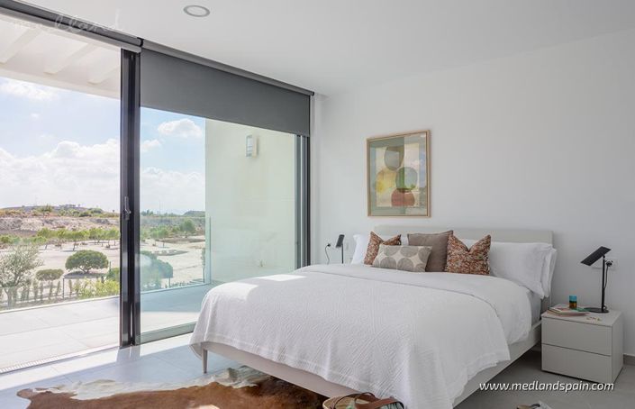 Image No.11-3 Bed Villa for sale