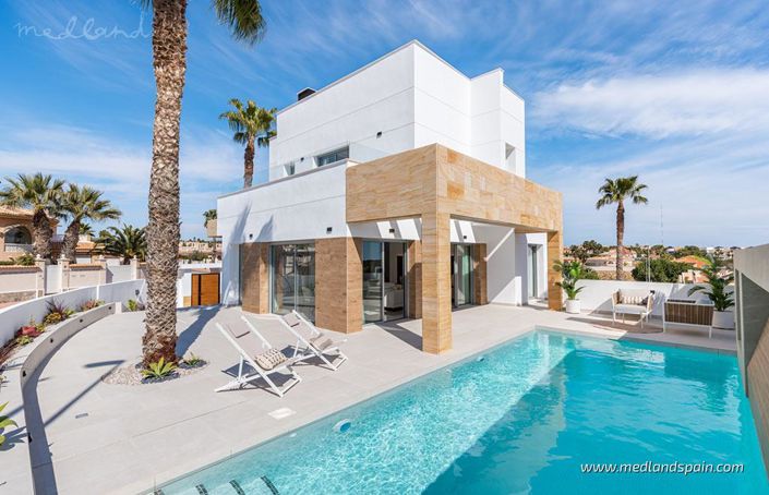 Image No.1-4 Bed Villa for sale