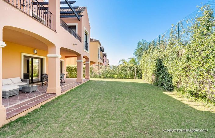 Image No.1-Villa de 4 chambres à vendre à Estepona