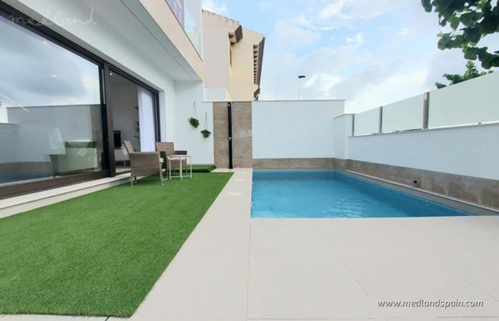Image No.1-3 Bed Villa for sale