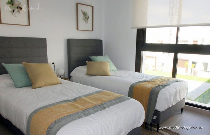 Image No.11-4 Bed Townhouse for sale